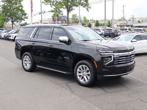 Used 2025 Chevrolet Tahoe Premier AWD/4WD image 2
