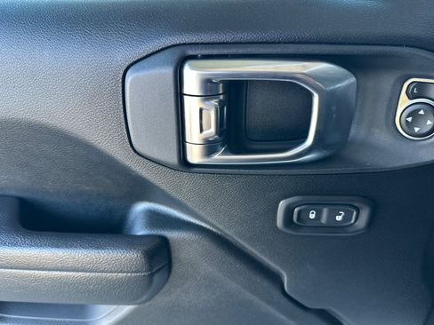 Used 2023 Jeep Wrangler Unlimited Rubicon image 13