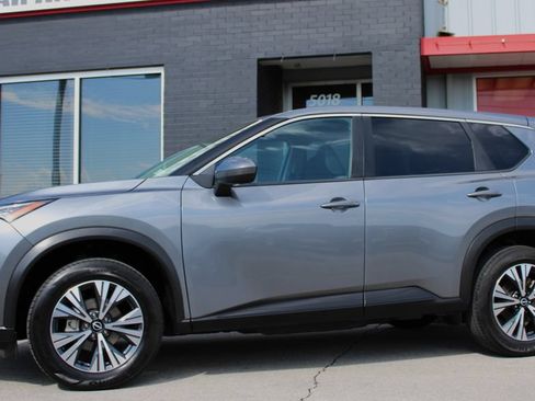 Used 2023 Nissan Rogue SV FWD image 15