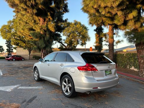 Used 2010 Toyota Venza image 3