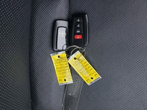 Used 2024 Toyota Camry XLE FWD image 25