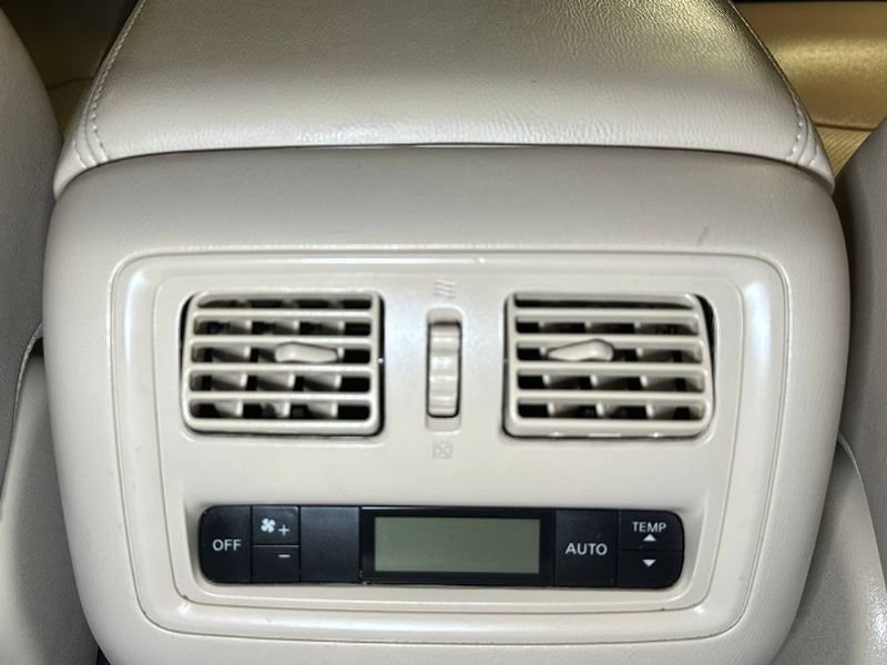Used 2020 Nissan Pathfinder Platinum FWD image 36