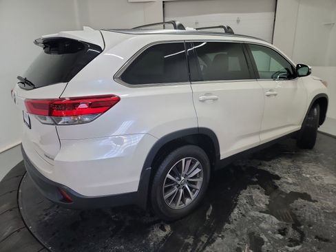 Used 2019 Toyota Highlander XLE image 9