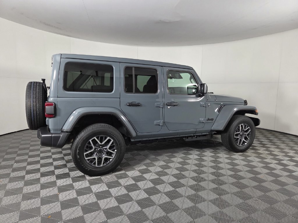 Used 2026 Jeep Wrangler Unlimited Sahara AWD/4WD image 4