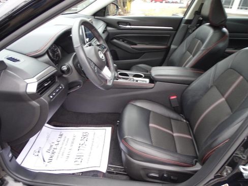 Used 2024 Nissan Altima 2.5 SR image 13