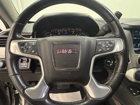 Used 2020 GMC Yukon XL SLT w/ Premium Edition AWD/4WD image 32