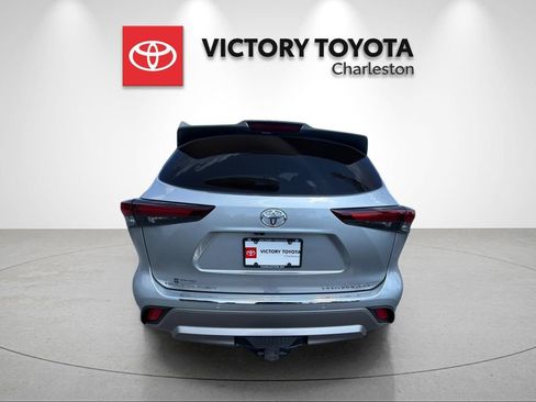 Used 2025 Toyota Highlander Platinum AWD/4WD image 4