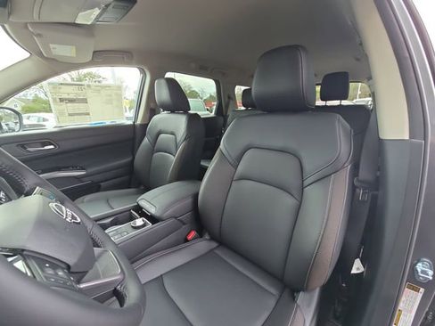 New 2026 Nissan Pathfinder SL image 13