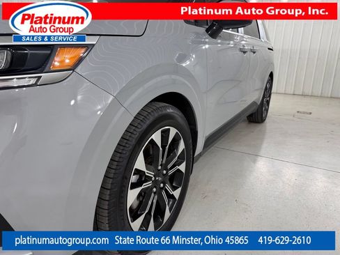 Used 2023 Kia Carnival EX FWD image 47