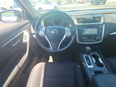 Used 2016 Nissan Altima 2.5 SV w/ Convenience Package FWD image 9