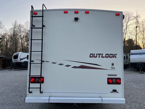 Used 2018 Ford E-350 and Econoline 350 Super Duty w/ Motorhome Prep Package image 4