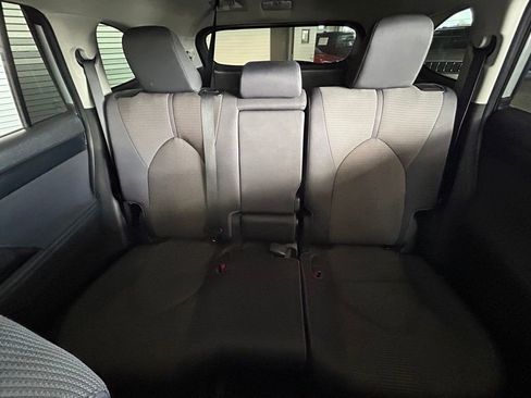 Used 2023 Toyota Highlander L image 13
