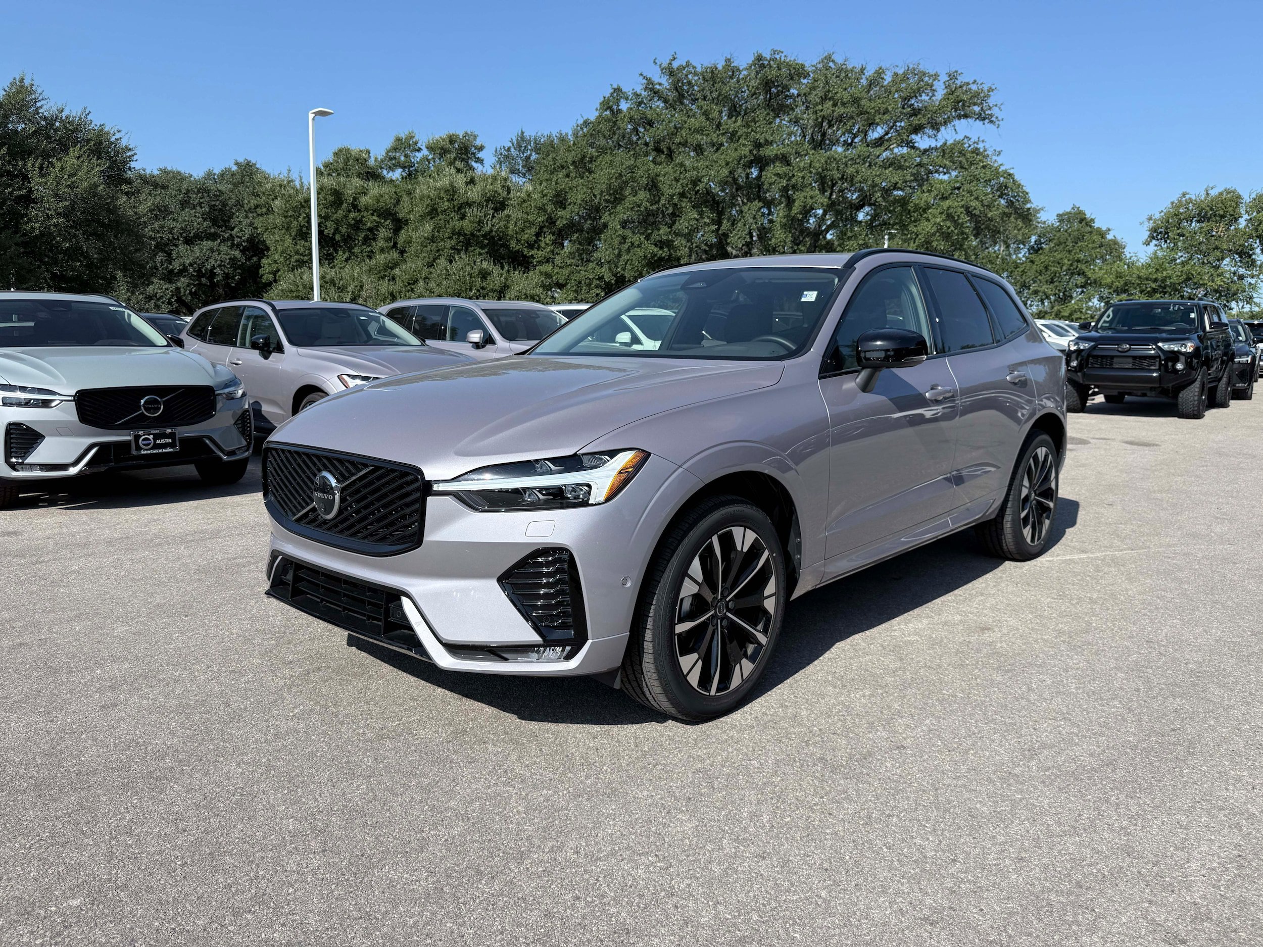 Certified 2026 Volvo XC60 B5 Plus AWD/4WD image 2