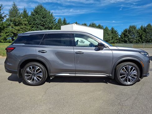 Certified 2026 INFINITI QX60 Luxe w/ Family Package AWD/4WD image 7