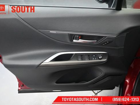 Used 2023 Toyota Venza XLE AWD/4WD image 24