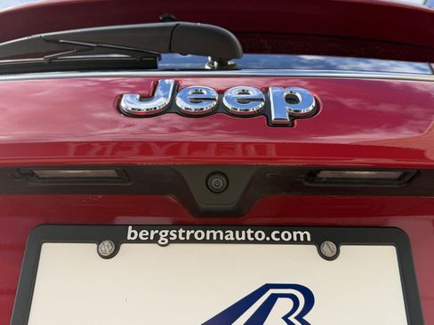 Used 2023 Jeep Compass Latitude w/ Sun and Sound Group AWD/4WD image 11