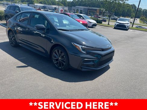 Used 2025 Toyota Corolla SE w/ SE Premium Package FWD image 5