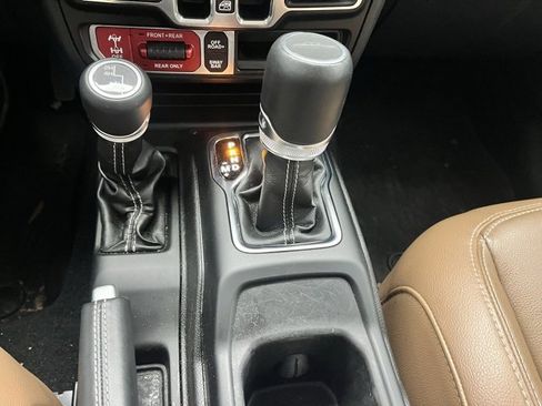 Used 2022 Jeep Gladiator Rubicon w/ LED Lighting Group image 22