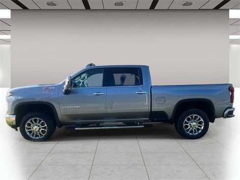 Used 2025 Chevrolet Silverado 2500 LTZ w/ LTZ Convenience Package image 6