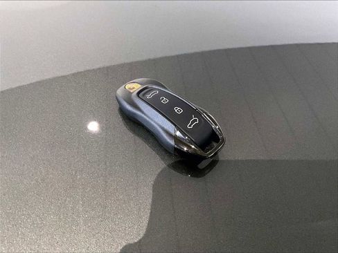 New 2025 Porsche Macan 4S Electric image 20