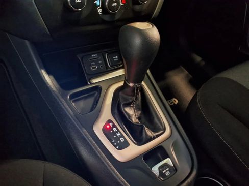 Used 2017 Jeep Cherokee Sport FWD image 22
