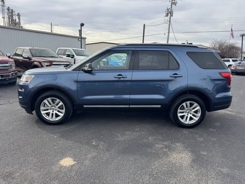 Used 2018 Ford Explorer XLT w/ Equipment Group 202A image 6