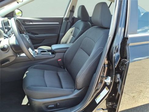 Used 2023 Nissan Altima 2.5 SV FWD image 12
