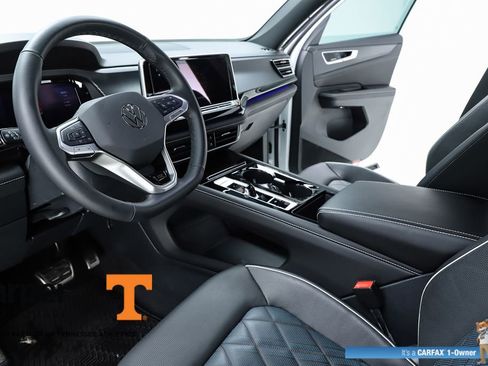 Used 2025 Volkswagen Atlas Cross Sport SEL Premium R-Line image 19