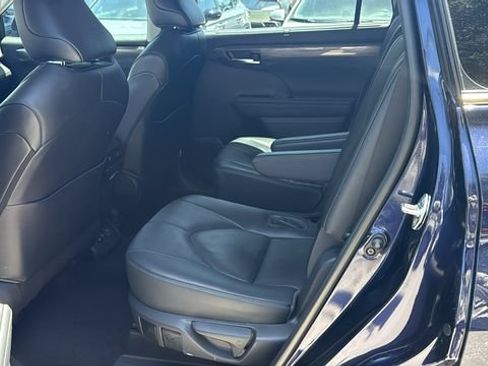 Used 2023 Toyota Highlander Platinum FWD image 16