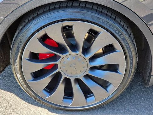 Used 2024 Tesla Model Y Performance AWD/4WD image 12