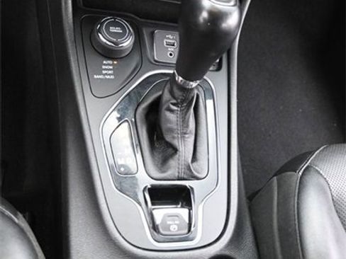 Used 2023 Jeep Cherokee Altitude Lux image 24