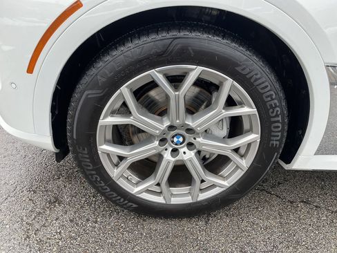 Used 2023 BMW X7 xDrive40i w/ Premium Package image 9