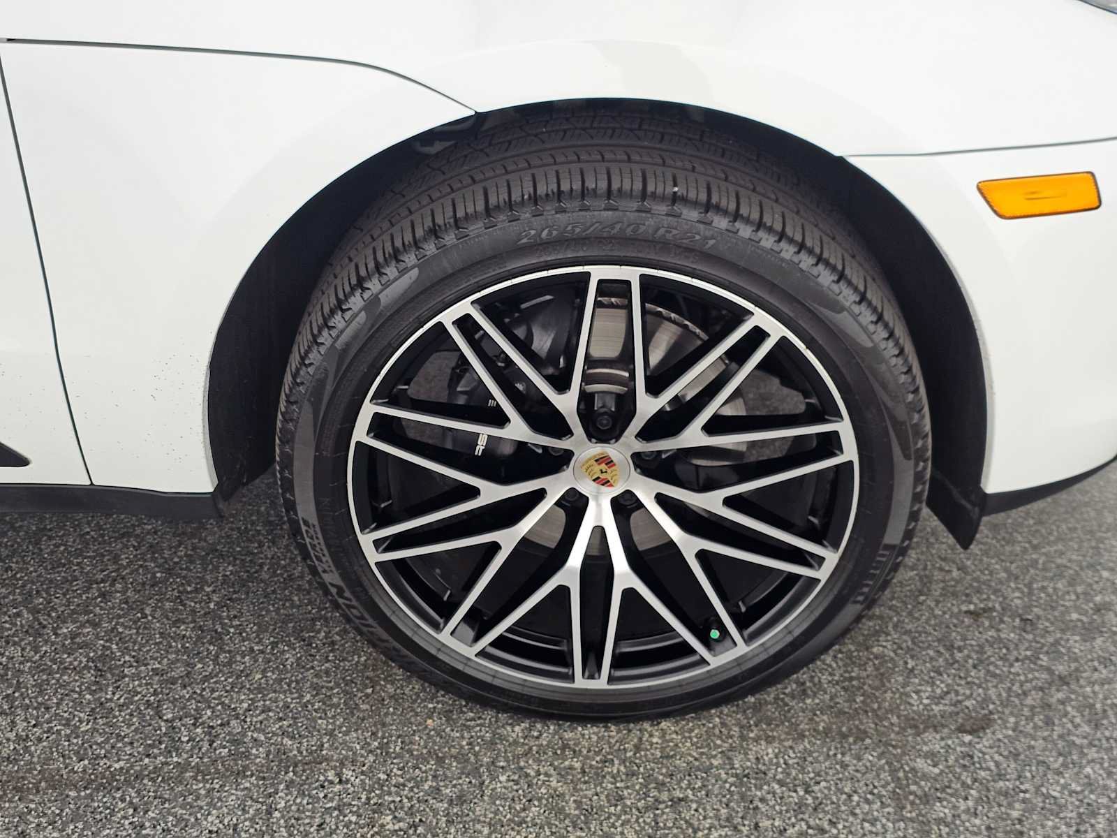 Used 2026 Porsche Macan AWD/4WD image 9