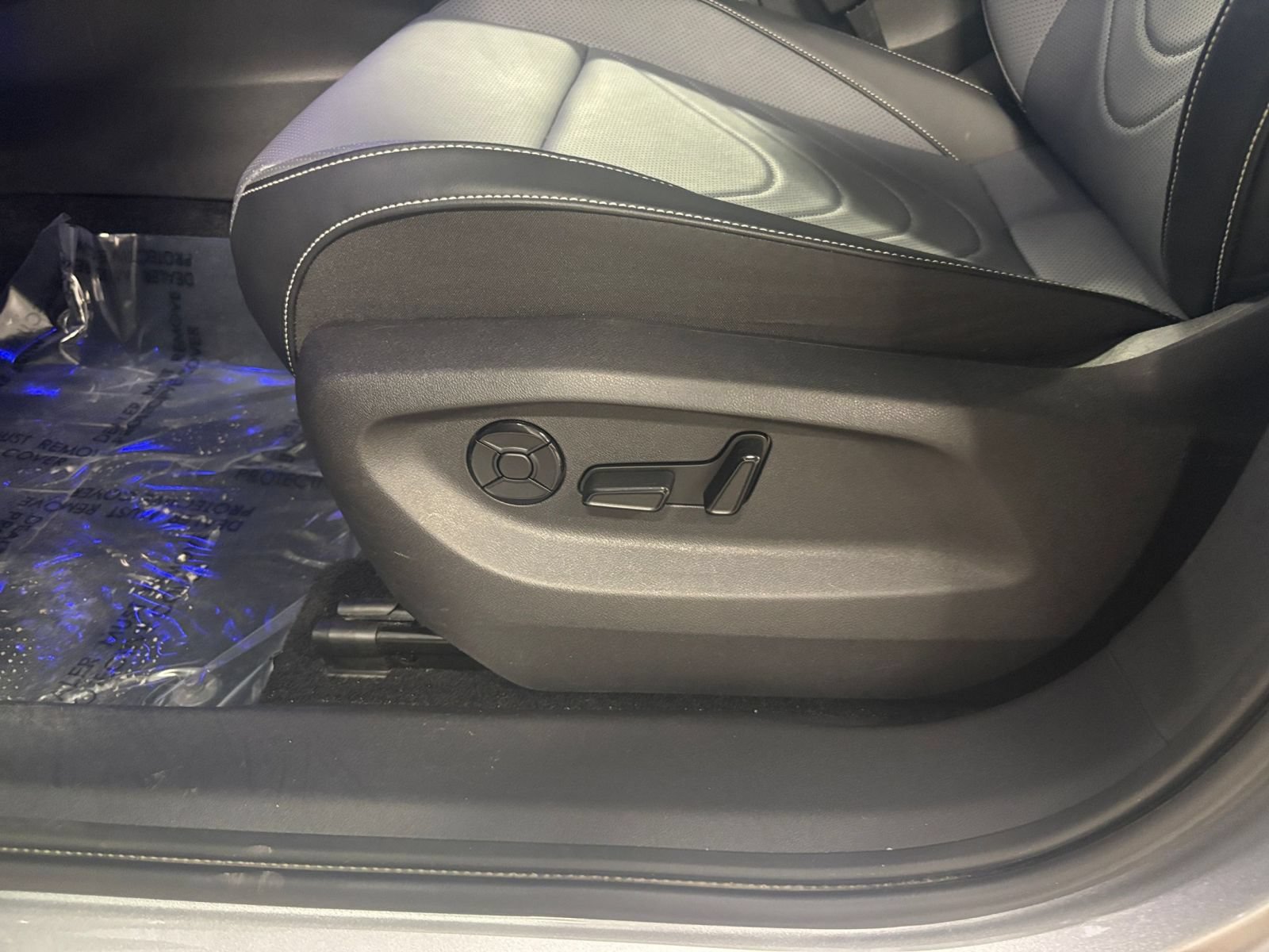 Used 2026 Volkswagen Tiguan SE FWD image 21
