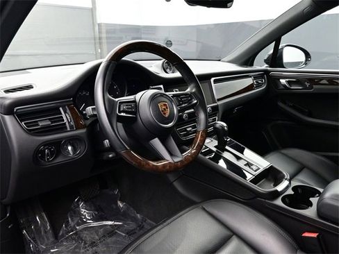 Used 2022 Porsche Macan image 4