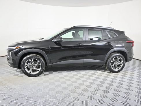 New 2026 Chevrolet Trax LT w/ Driver Confidence Package FWD image 2