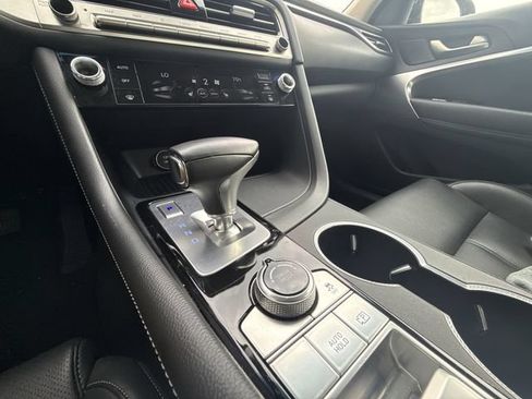 Used 2025 Genesis G70 2.5T RWD image 20