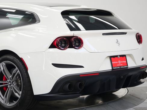 Used 2017 Ferrari GTC4Lusso AWD/4WD image 46