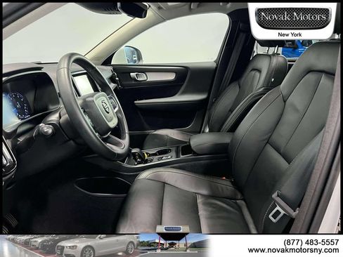 Used 2022 Volvo XC40 T5 Momentum w/ Premium Package AWD/4WD image 16