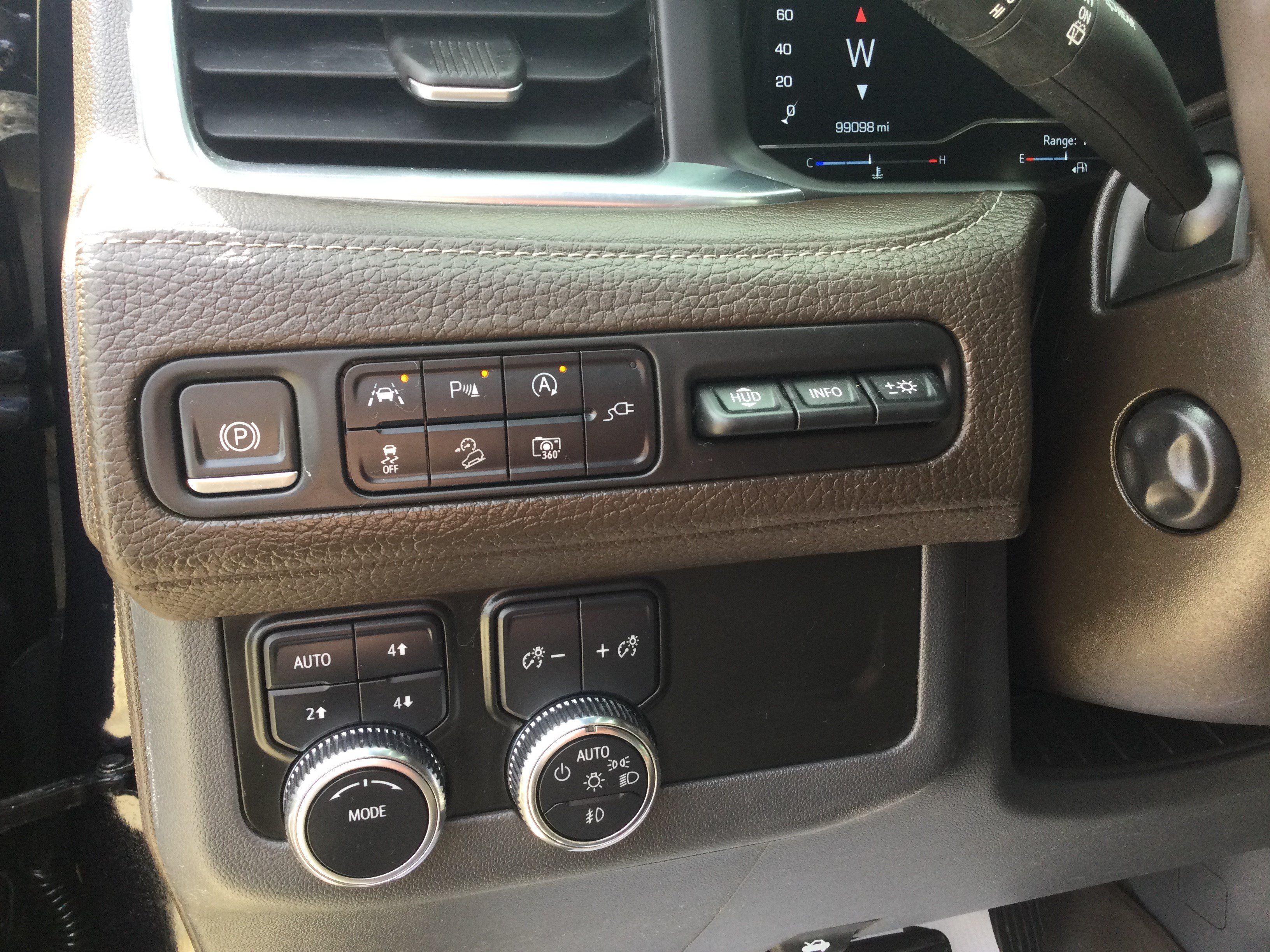 Used 2022 GMC Yukon Denali AWD/4WD image 12