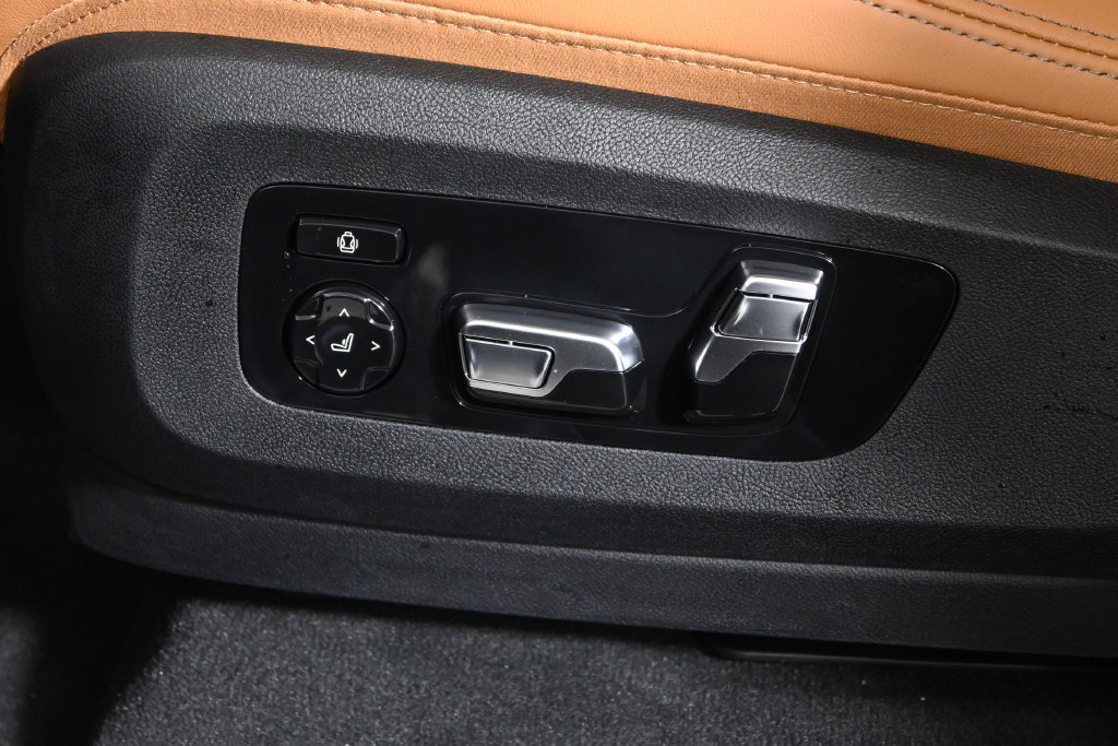 Used 2026 BMW X5 xDrive50e w/ Climate Comfort Package AWD/4WD image 27