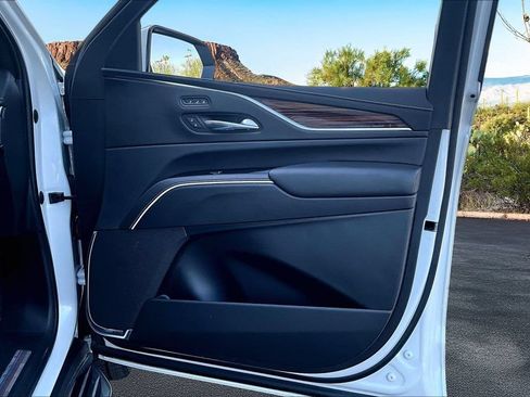 Used 2022 Cadillac Escalade Premium Luxury AWD/4WD image 26