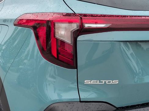 Used 2026 Kia Seltos EX FWD image 12