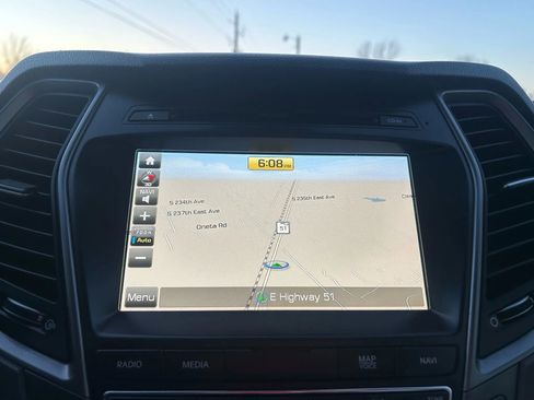 Used 2017 Hyundai Santa Fe FWD image 16