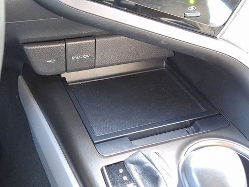 Used 2023 Toyota Camry SE image 23