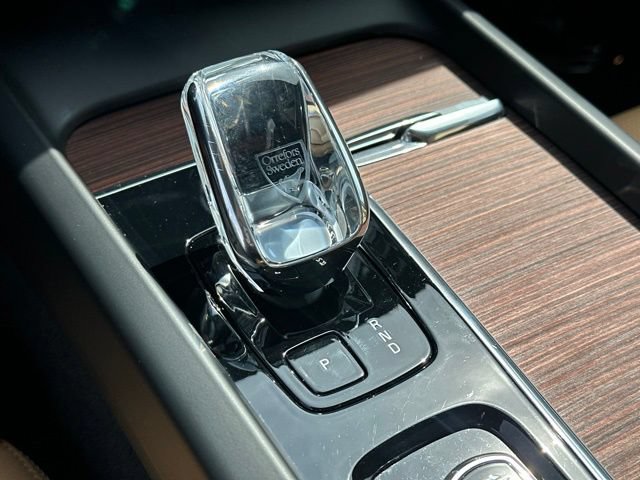 Certified 2023 Volvo XC60 B5 Ultimate w/ Climate Package AWD/4WD image 19