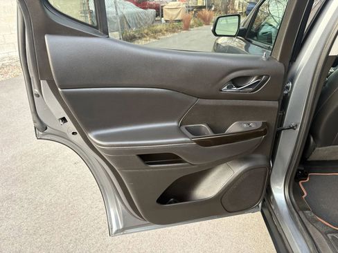 Used 2022 GMC Acadia AT4 w/ Technology Package image 13