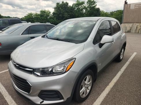 Used 2020 Chevrolet Trax LS w/ LPO, Protection Package FWD image 9