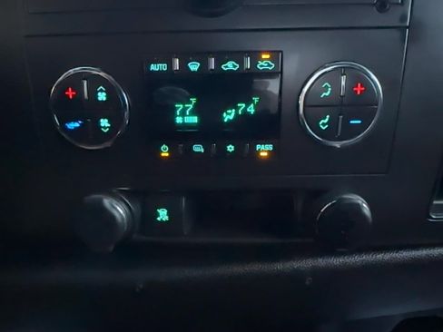 Used 2011 GMC Sierra 2500 SLE w/ SLE Preferred Package image 9