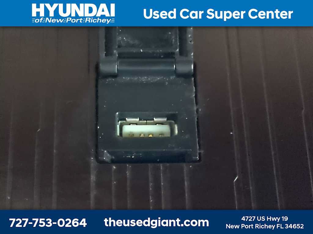 Used 2022 Toyota Sienna XLE FWD image 25
